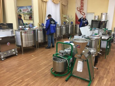 Pčelari, pčelarski stručnjaci i proizvođači pčelarske opreme iz Hrvatske i okruženja okupili se u Vinkovcima
