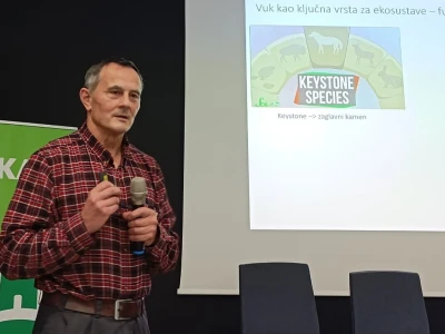 Predavanje prof. dr. sc. Josipa Kusaka o ulozi vuka u prirodnim ekosustavima i značaju njegovog očuvanja.
