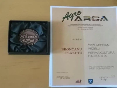 Priznanje OPG Vedran Pezelj za proizvedeni humus i humusni čaj