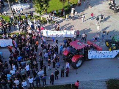 Prosvjed poljoprivrednika u Retkovcima