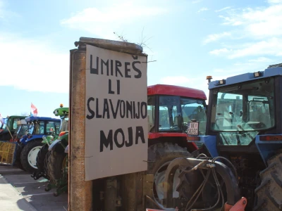 Prosvjed upozorenja poljoprivrednika Retkovci-Vinkovci