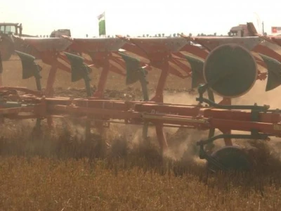 Plug Fendt 724 traktora