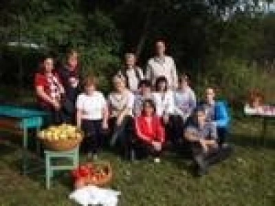 Zaposlenici POU Obris s polaznicima programa osposobljavanja za uzgoj i sakupljanje ljekovitog bilja