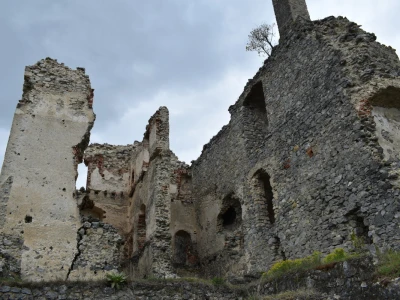 Ružica grad na obroncima Papuka