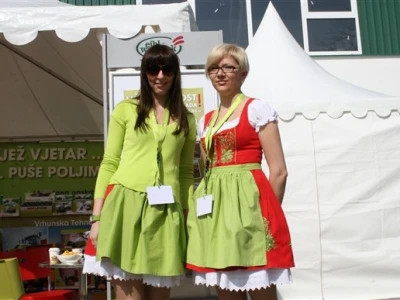 Claas hostese