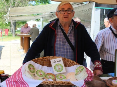 Izlagač kozjeg sira