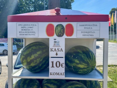 Samoposlužna polica za lubenice