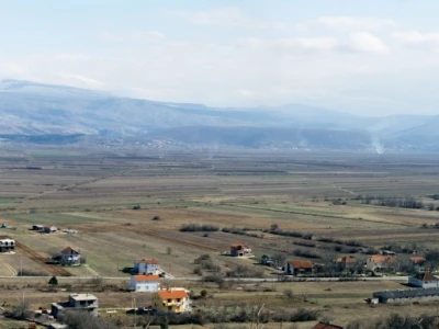 Neobrađeno Sinjsko polje