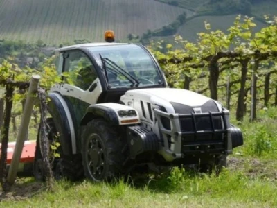 Traktor Ferrari Sky Jump V95 Dualsteer