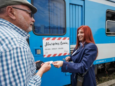 Slow Wine Train