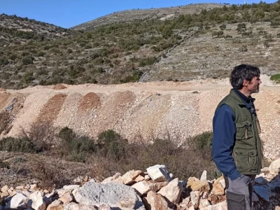 Smećem zasuli stare maslinike i voćnjake