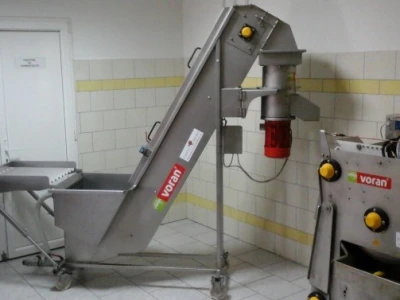 Dio postrojenja za preradu voća u sokove