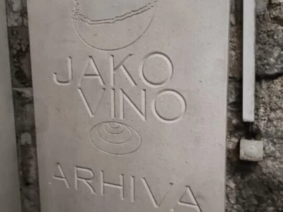"Stina" na Braču
