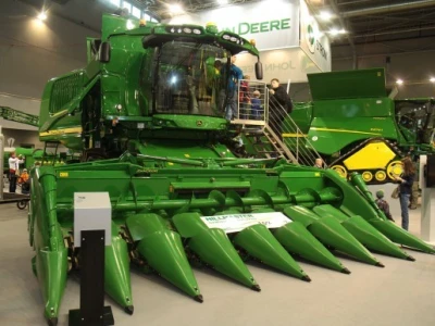 John Deere heder za skidanje kukuruza