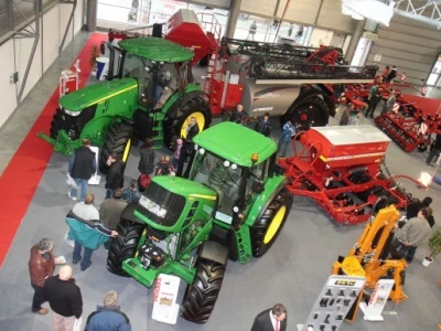 Traktori s priključcima na Techagro-u