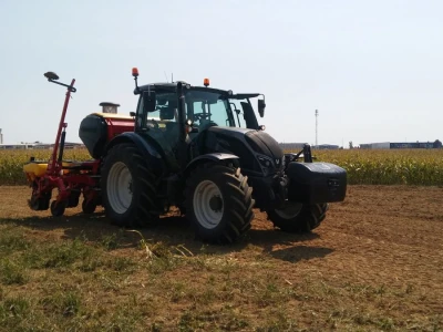 Sijačica Väderstad Tempo TPT 6 i traktor Valtra N 134 Versu