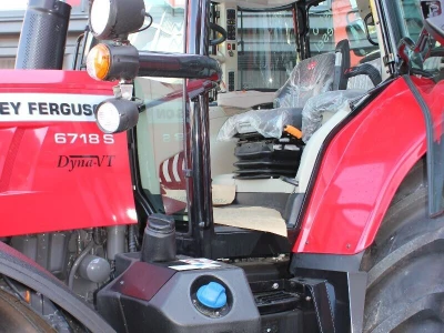 Traktor Massey Ferguson 6718 DVT