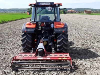 Traktor  mjeseca