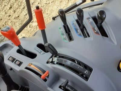 Traktor  mjeseca