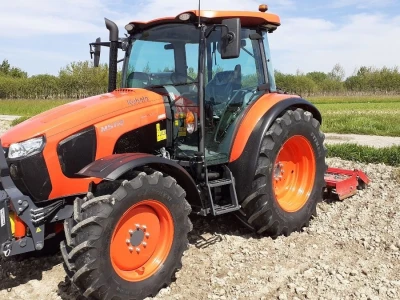 Traktor  mjeseca