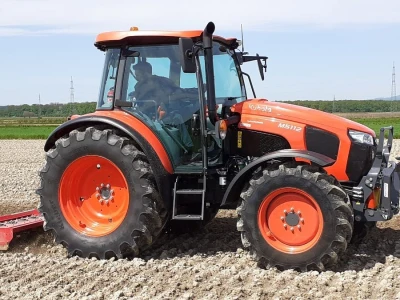 Traktor  mjeseca