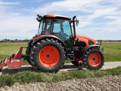 Traktor  mjeseca