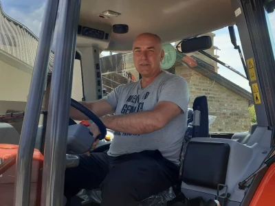 Traktor  mjeseca
