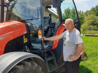 Traktor  mjeseca