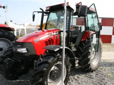 Traktor Case JXU