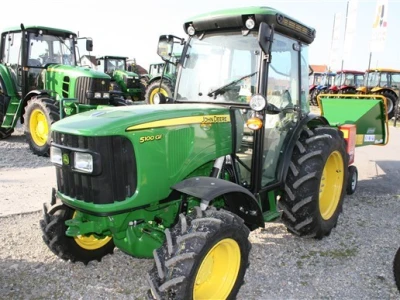 Traktor John Deere 5GF