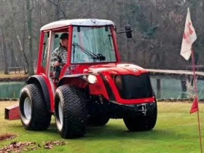 Traktor Antonio Carraro TRH