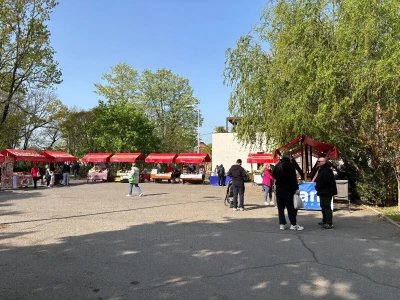 Tržnica gdje kupnju domaćih proizvoda promovira i svećenik