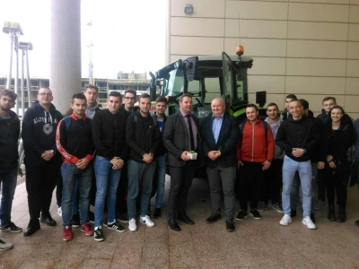 Tvrtka Jerković d.o.o. ustupila FAZOS-u najusvremeniji traktor marke Claas