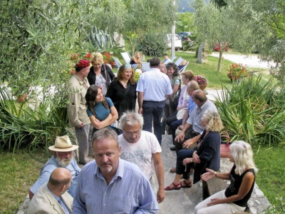 Slikari, kipari i fotografi na okupu