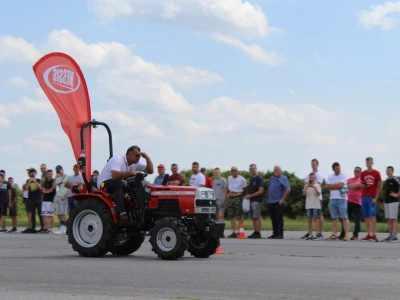 Utrka traktora na 9. FarmShow-u