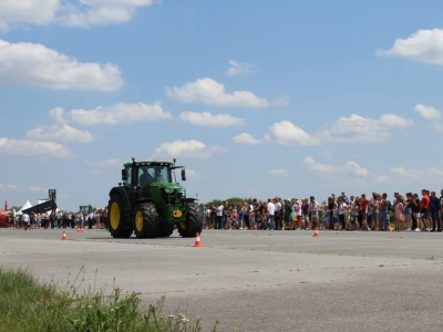 Utrka traktora na 9. FarmShow-u