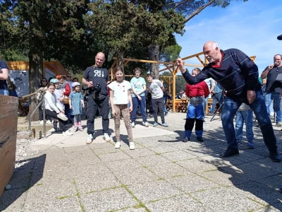 Vazmeni pondejak va Medveje