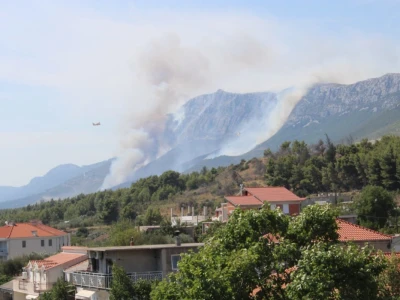 Veliki požar kod Kaštel Sućurca: gorjela borova šuma