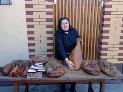 Kuhanje Uskrsne šunke u obitelji Živić iz Sikirevaca