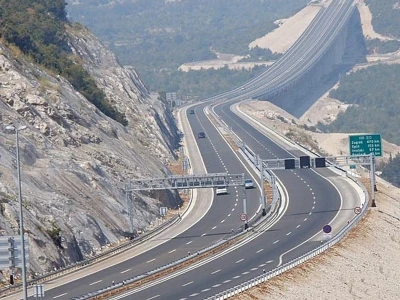 Vijadukt Kotezi preko Buninskog polja nadomak Kokorićima - spoj autoceste Zagreb-Dubrovnik...