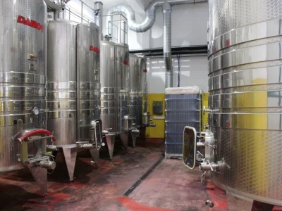Vinarija Terra Madre, Komarna