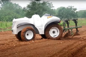 Predstavili prvi pametni 5G traktor na vodik