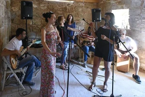 Bend OPG koji duhovito pjeva o poljoprivredi, ljepotama ružnog eko povrća i tradiciji