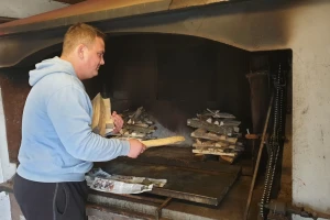 Božićna tradicija: U Sopju sve počinje buđenjem u tri ujutro i paljenjem vatre