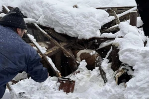 Pod težinom snijega urušio se krov štale pune goveda