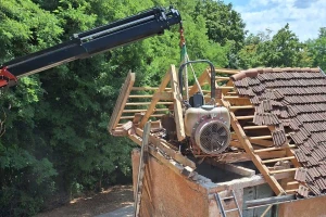 Vatrogasci s krova kuće skidali - traktor?!