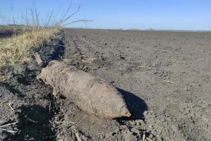 Poljoprivrednik na njivi pronašao avionsku bombu - objavljen i video uništenja