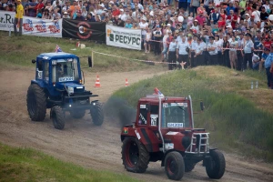 'Ludi Rusi': Traktoristi na utrci dostizali i 100 km na sat