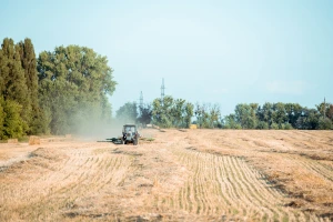 29-godišnjak poginuo u prevrtanju traktora