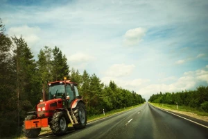 U Njemačkoj kupio traktor pa se na njemu dovezao do Korenice!